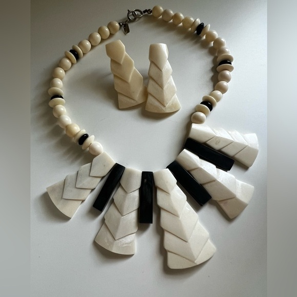 Vintage 1980’s Bone Karla Jordan Necklace Set - Picture 2 of 6